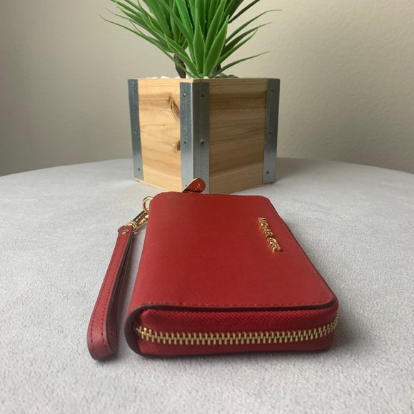 Michael Kors Jet Set Travel Flat MF LTH Phone Case - Picture 3 of 6